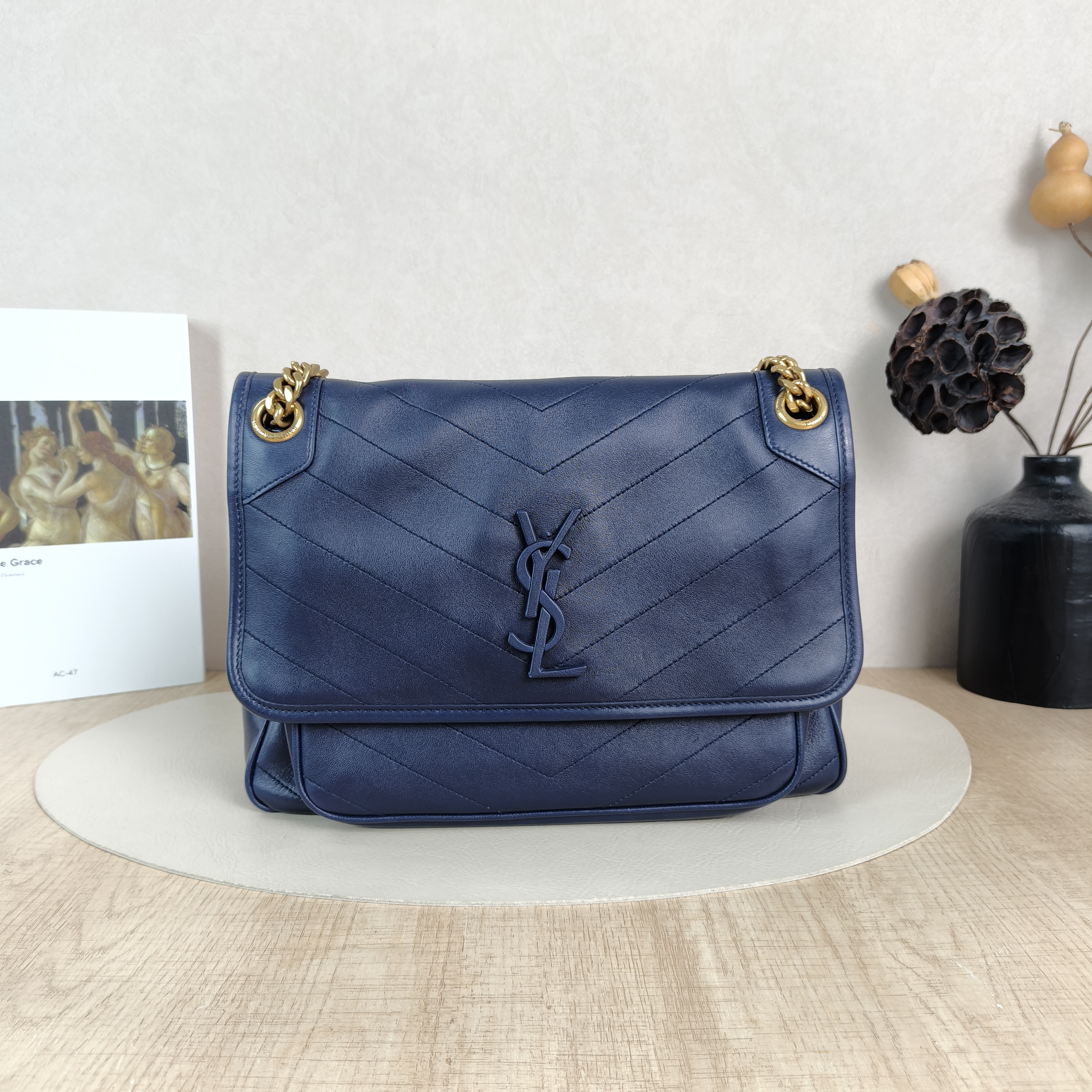 SAINT LAURENT Crossbody Bag Niki D Lambskin Medium28 × 8.5 × 20 cm