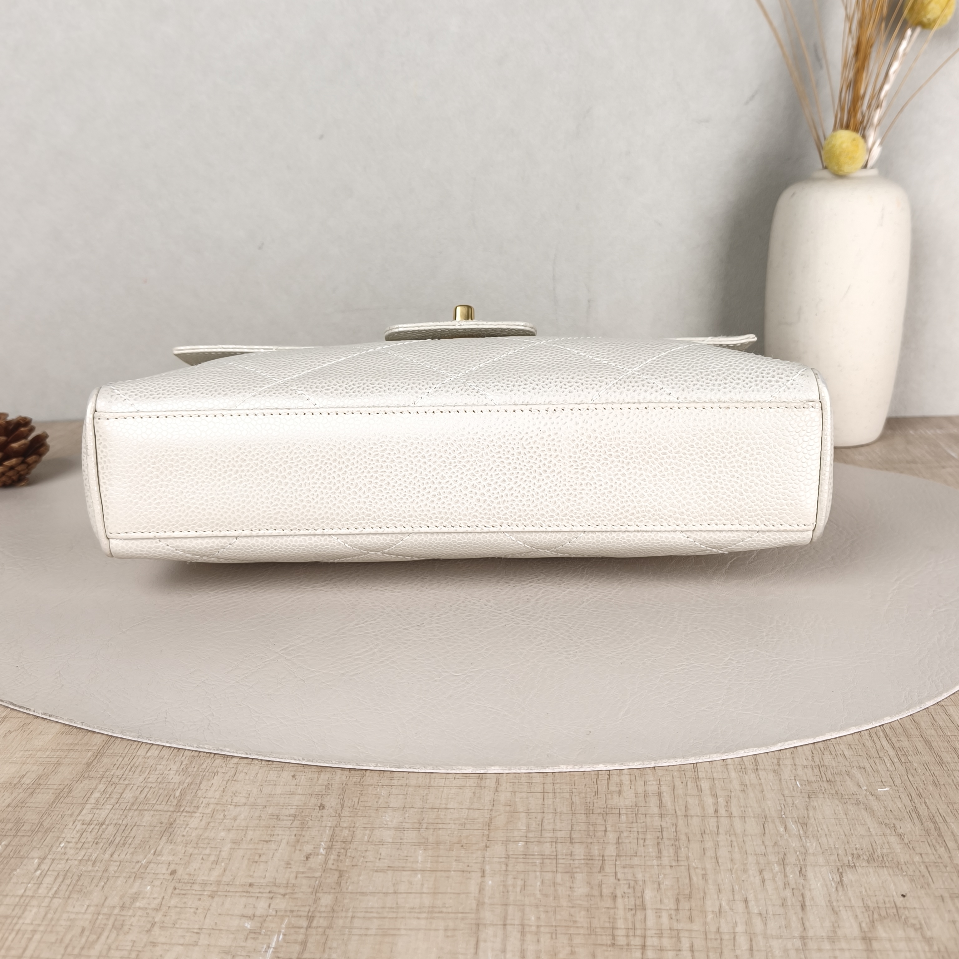 Chanel Shoulder Bag White Grained Calfskin One Size25 × 6 × 16 cm — cover view 4 of 5