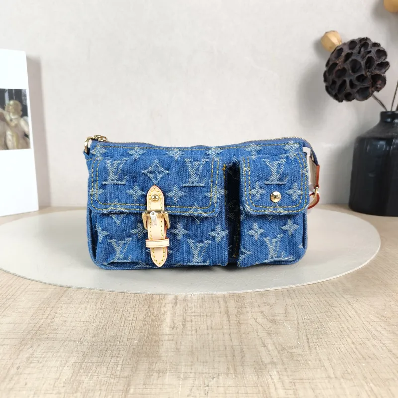 Louis Vuitton Shoulder Bag Pochette Accessories Cargo One Size 23.5 × 3 × 14 cm