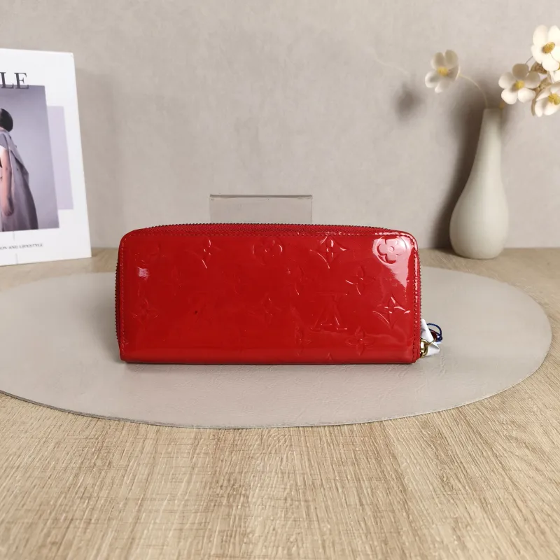 Louis Vuitton Wallet Edition Wallet Red Patent Leather One Size19.5 × 2 × 9 cm