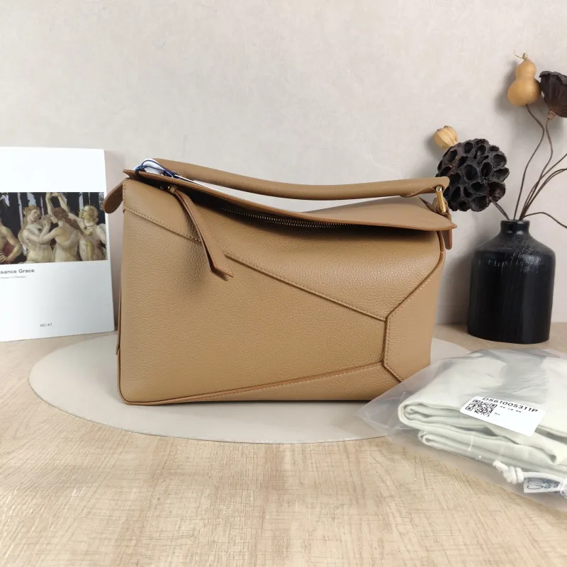LOEWE Shoulder Bag Puzzle Brown CC alfskin Medium 29 × 14 × 19.5 cm — cover view 4 of 6
