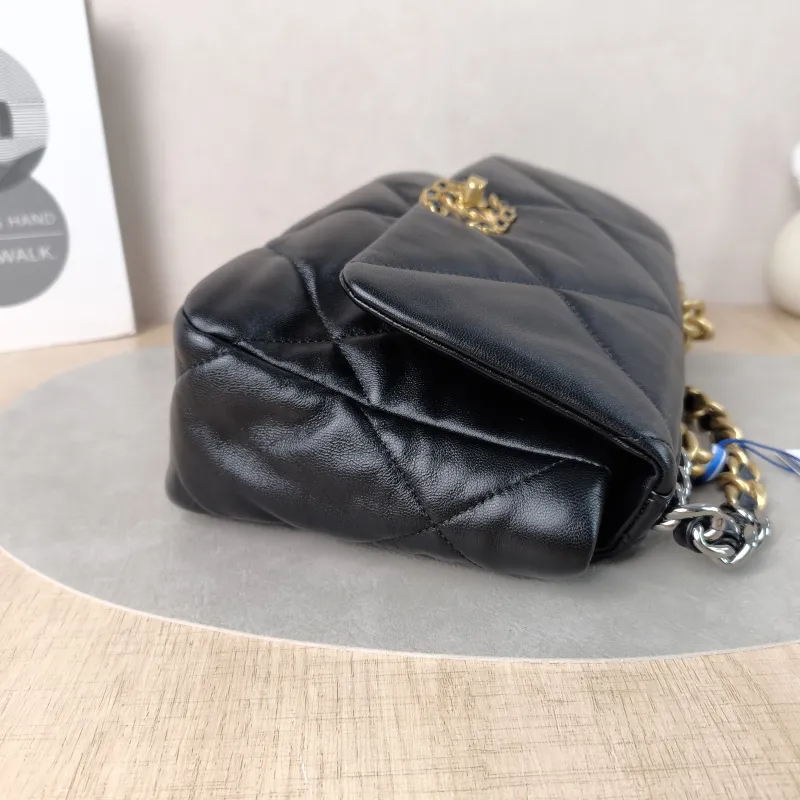 Chanel Crossbody Bag 19Bag Black SL ambskin Small 26 × 9 × 16 cm Microchip Edition — detail view 4 of 12