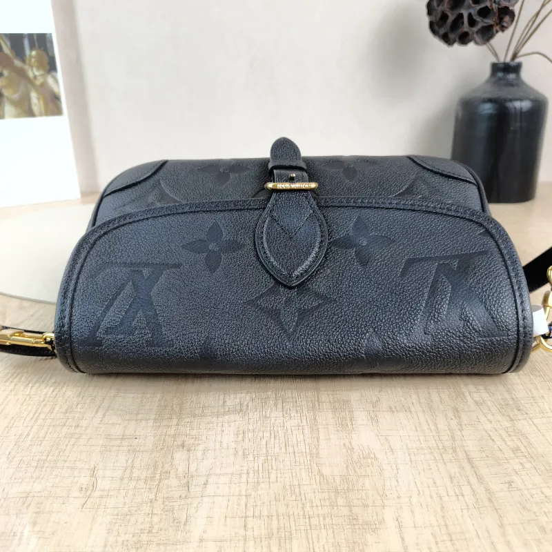 Louis Vuitton Crossbody Bag Diane Baguette Bag Black Empreinte Embossed Calfskin Small24 × 9 × 15 cm — detail view 4 of 14