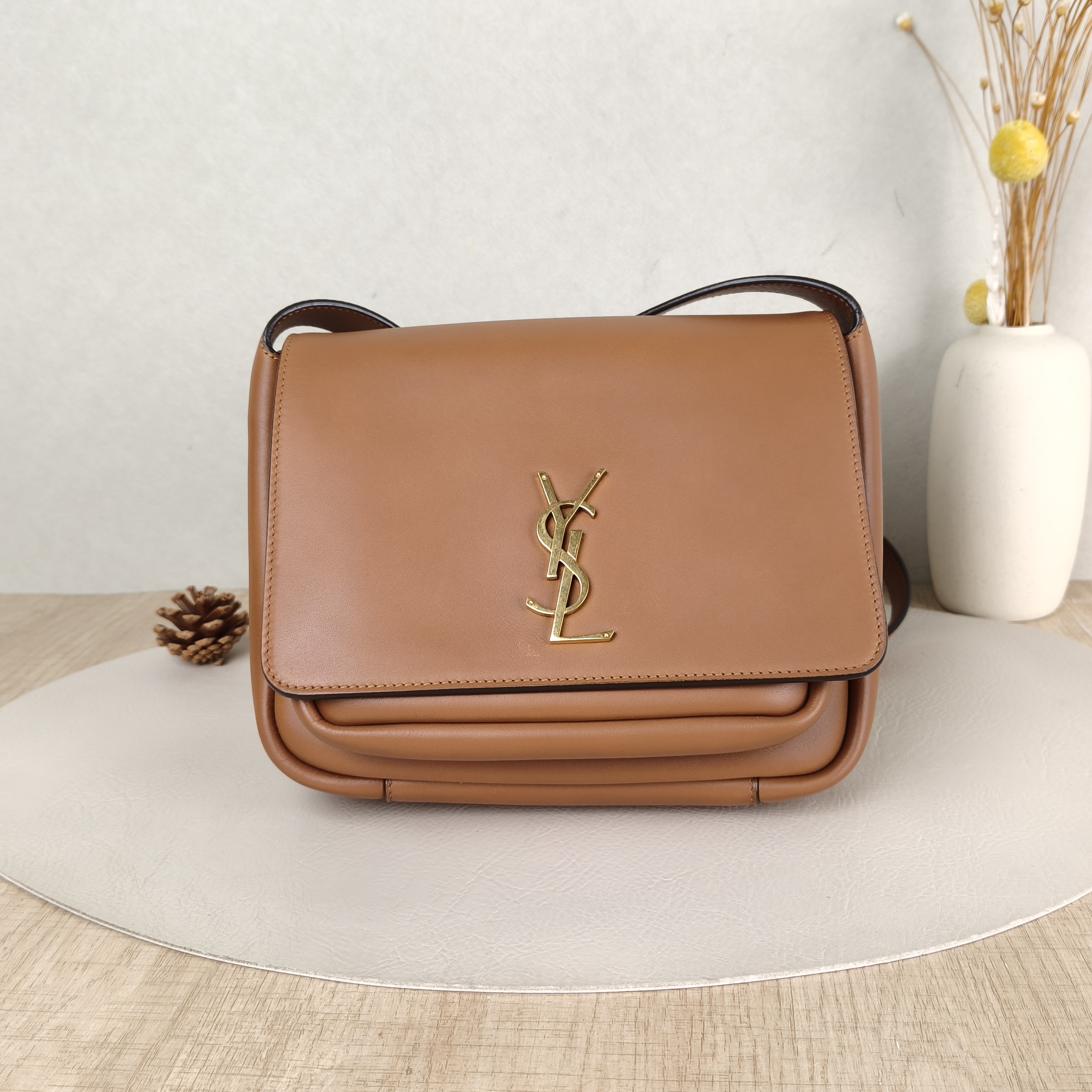SAINT LAURENT Crossbody Bag Niki Besace Messenger Bag Caramel Calfskin Small21.5 × 9.5 × 16 cm