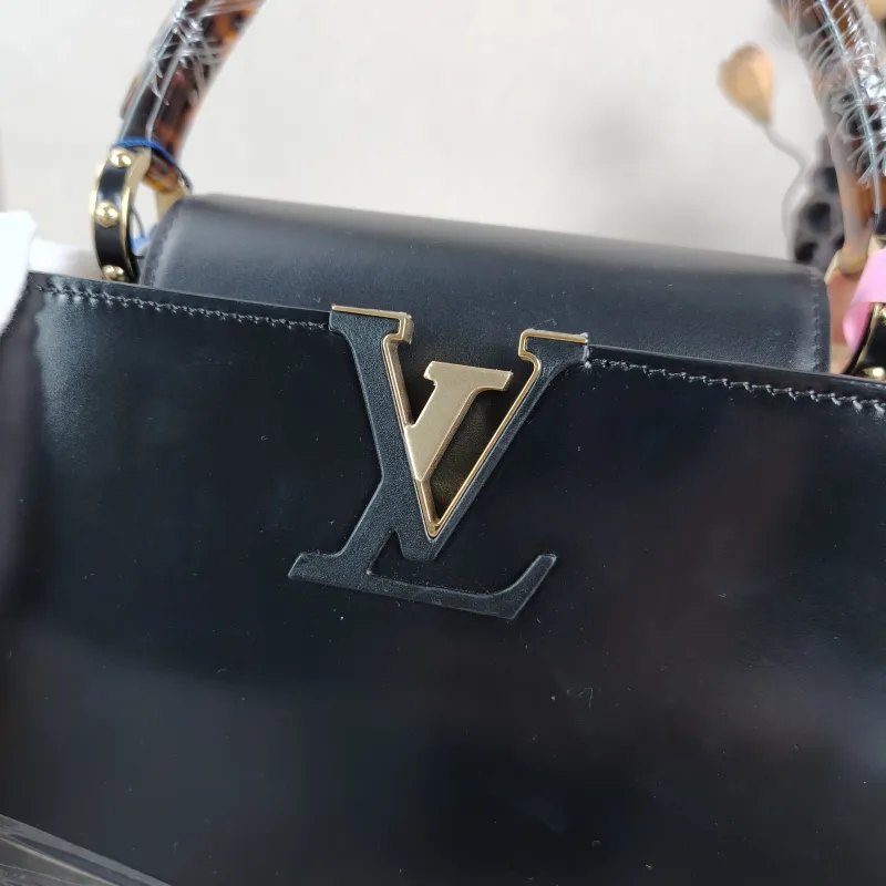 Louis Vuitton Top Handle Bag Capucines Black Calfskin Medium31.5 × 11 × 20 cm — detail view 13 of 13
