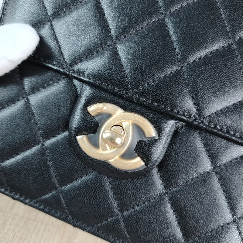 Chanel Crossbody Bag Pearl Crossbody Bag Black Calfskin One Size 15.5 × 5 × 15.5 cm 29 — detail view 3 of 12