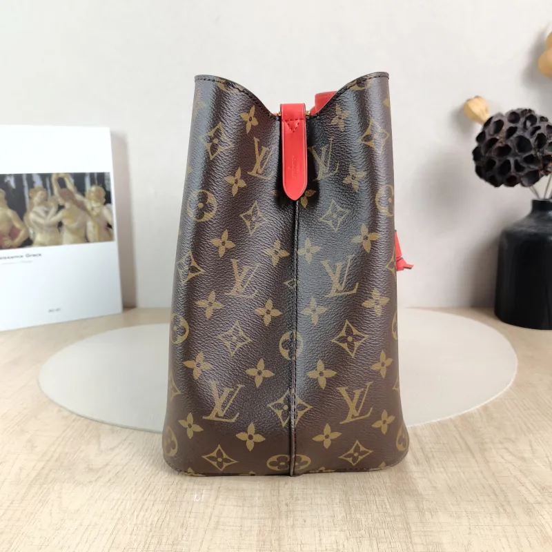 Louis Vuitton Shoulder Bag NÉONOÉ Bucket Bag PVC Medium 26 × 17.5 × 26 cm — detail view 2 of 11