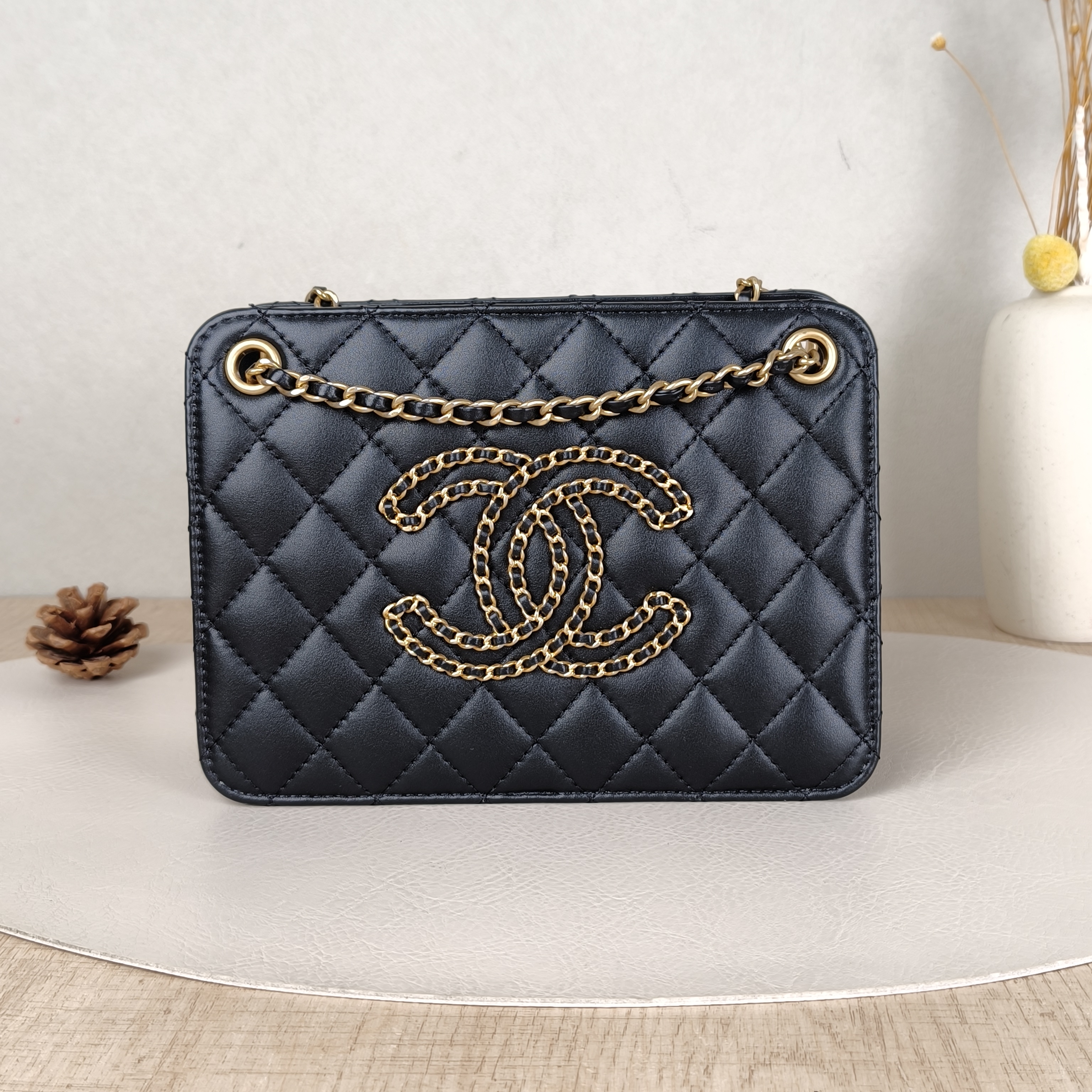 Chanel Crossbody Bag Shoulder Crossbody Bag Black Calfskin One Size20 × 8 × 15 cm