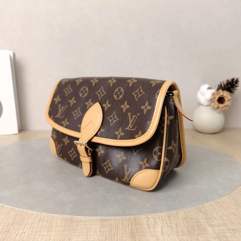 Louis Vuitton Crossbody Bag Diane Baguette Bag Shoulder Strap PVC Small 24 × 9 × 15 cm — cover view 4 of 5
