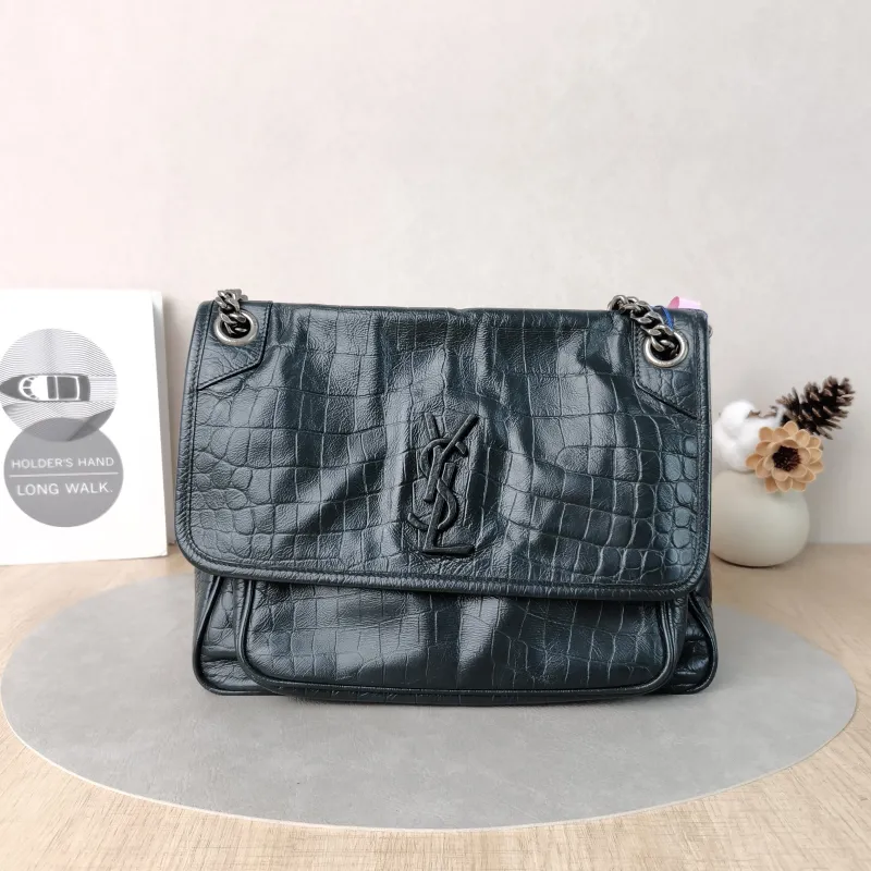 SAINT LAURENT Crossbody Bag Niki Green D Calfskin Medium28 × 8.5 × 20 cm