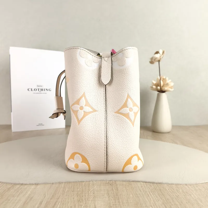 Louis Vuitton Crossbody Bag NÉONOÉ Bucket Bag BB Monogram Empreinte Embossed Calfskin BB 20 × 13 × 20 cm Conditioned — detail view 3 of 11