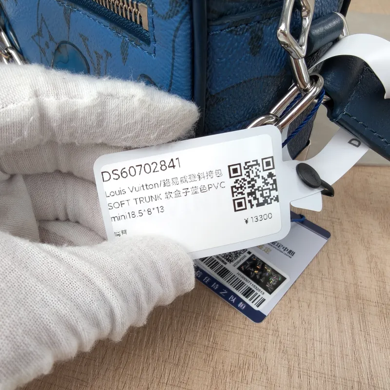 Louis Vuitton Crossbody Bag SOFT TRUNK Box Blue PV Cmini18.5 × 8 × 13 cm — detail view 7 of 17