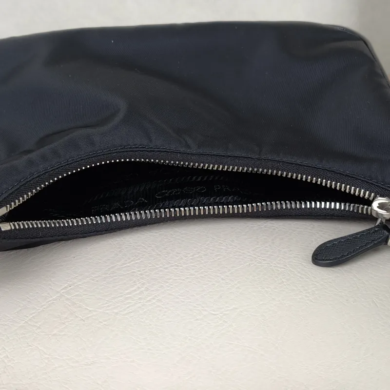 PRADA Shoulder Bag Re-Edition hobo — detail view 13 of 14