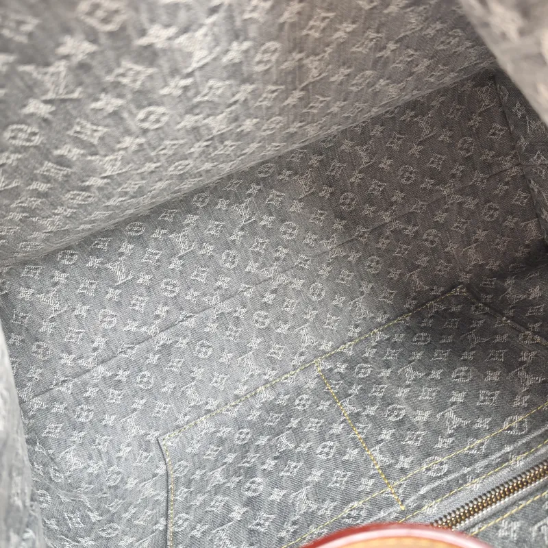 Louis Vuitton Crossbody Bag Carryall Grey Medium39 × 15 × 30 cm — detail view 8 of 14