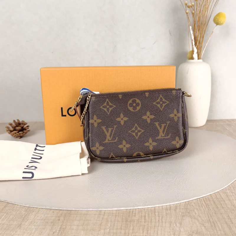Louis Vuitton Clutch Mini Pochette Accessoires Monogram PVC Mini 15.5 × 4 × 10.5 cm — cover view 3 of 6