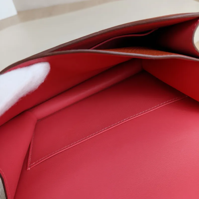 Hermès Crossbody Bag Constance 19 Silver-Tone Hardware36 Red Lambskinmini18 × 4 × 15 cm — detail view 2 of 13