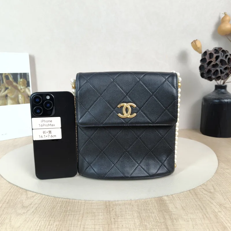 Chanel Pearl hobo Crossbody Bag Black Calfskin One Size18.5 × 7 × 19 cm — cover view 6 of 6