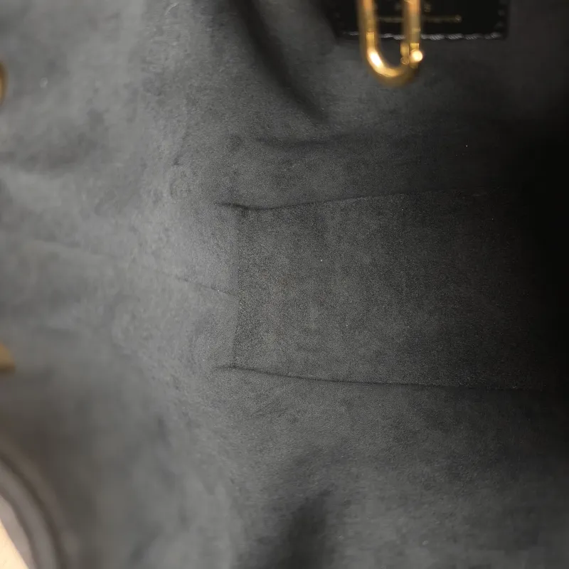 Louis Vuitton Shoulder Bag NÉONOÉ Bucket Bag Black Calfskin One Size 19.5 × 9 × 19.5 cm — detail view 7 of 11