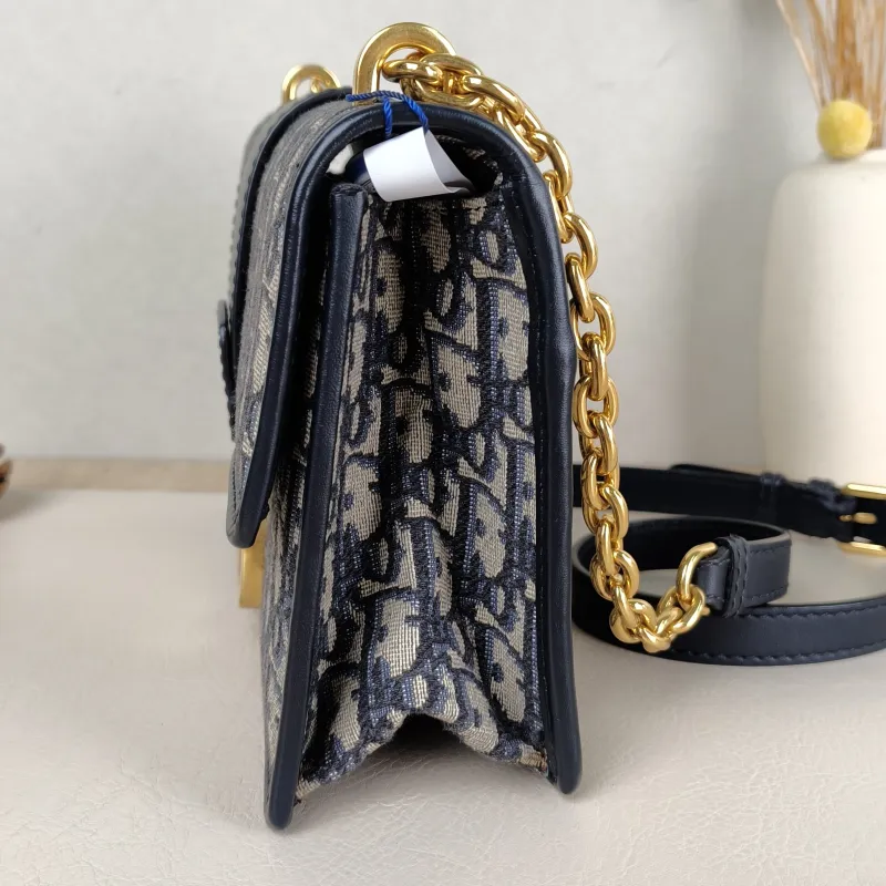 DIOR Crossbody Bag 30Montaigne 30 Edition Canvas Medium 25 × 9 × 16.5 cm — detail view 8 of 12