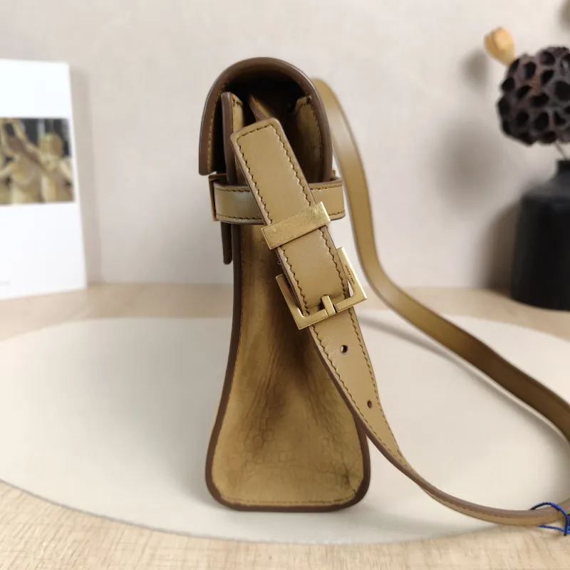 SAINT LAURENT Shoulder Bag MANHATTAN Brown Calfskin Medium29 × 7.5 × 20 cm — detail view 6 of 15