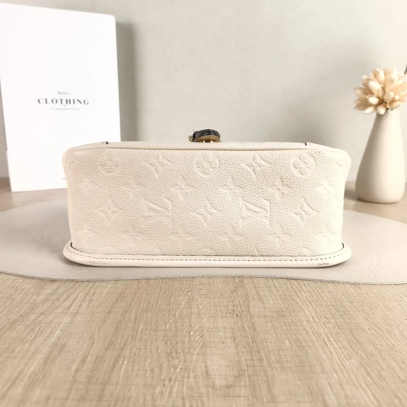 Louis Vuitton Crossbody Bag Diane Baguette Bag White Monogram Empreinte Embossed Calfskin Small 24 × 9 × 15 cm — cover view 3 of 5