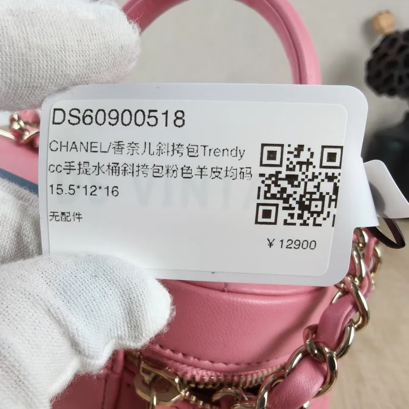 Chanel Crossbody Bag Trendy cc Crossbody Bag Pink Lambskin One Size15.5 × 12 × 16 cm — detail view 1 of 12