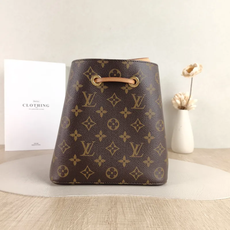 Louis Vuitton Crossbody Bag NÉONOÉ Bucket Bag BB Monogram PVC BB 20 × 13 × 20 cm — cover view 3 of 5