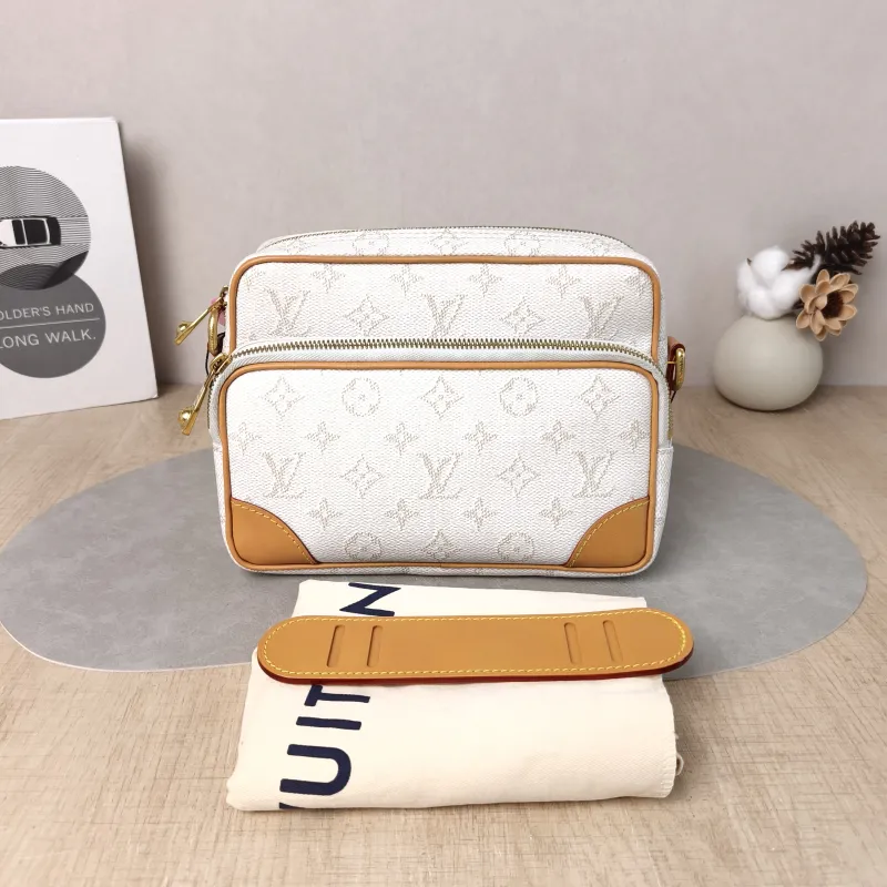 Louis Vuitton Crossbody Bag Nil Messenger Bag PVC One Size 25 × 11 × 17.5 cm — cover view 3 of 6