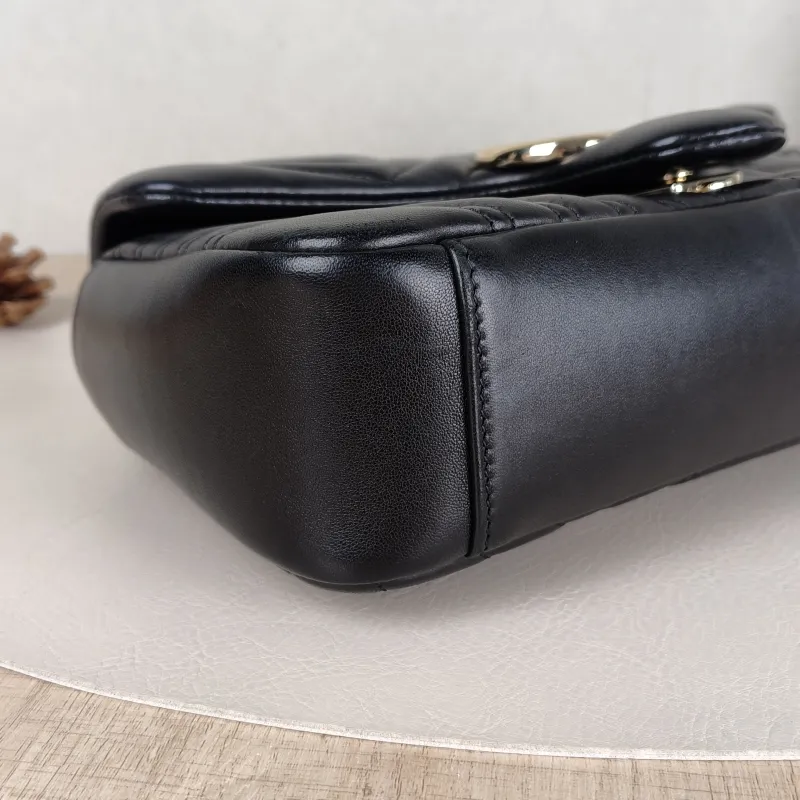 GUCCI Crossbody Bag GG Marmont Medium Marmont 26Black with Gold-Tone Hardware Lambskin Medium26 × 7 × 15 cm — detail view 4 of 15