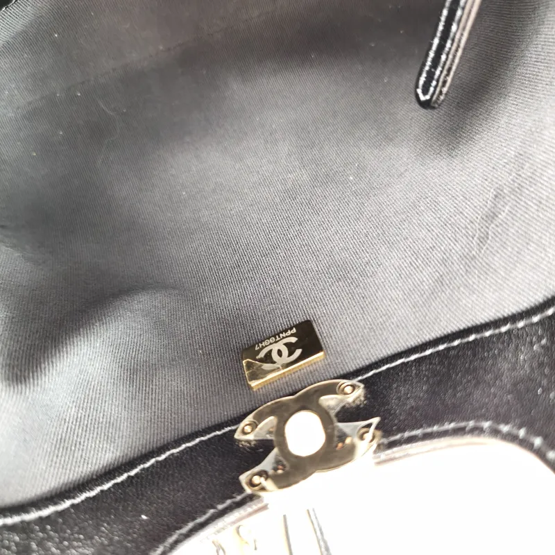 Chanel Crossbody Bag31Bag Black Waxed Leathermini23 × 5.5 × 22 cm — detail view 1 of 15