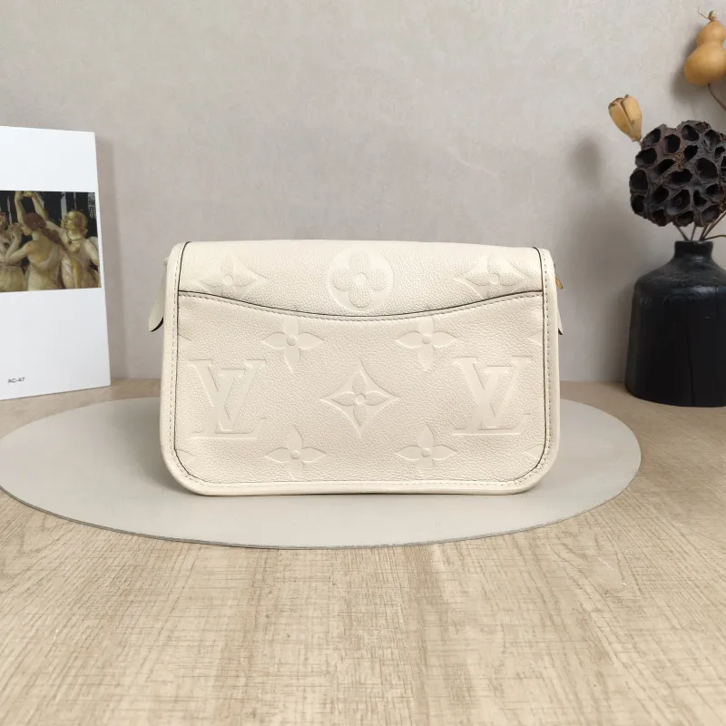 Louis Vuitton Crossbody Bag Diane Baguette Bag White Empreinte Embossed Calfskin Monogram Small24 × 9 × 15 cm — cover view 6 of 6