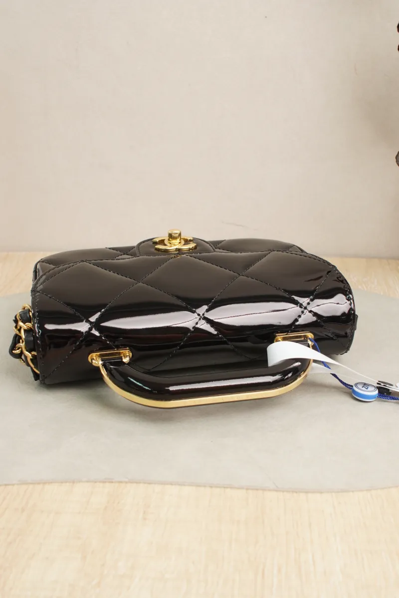 Chanel Crossbody Bag25k Top Handle Crossbody Bag Black Patent Leathermini18.5 × 4.5 × 13 cm — detail view 9 of 18
