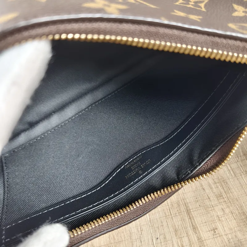 Louis Vuitton Crossbody Bag Boulogne PVC Small 26 × 9.5 × 16 cm — detail view 7 of 9