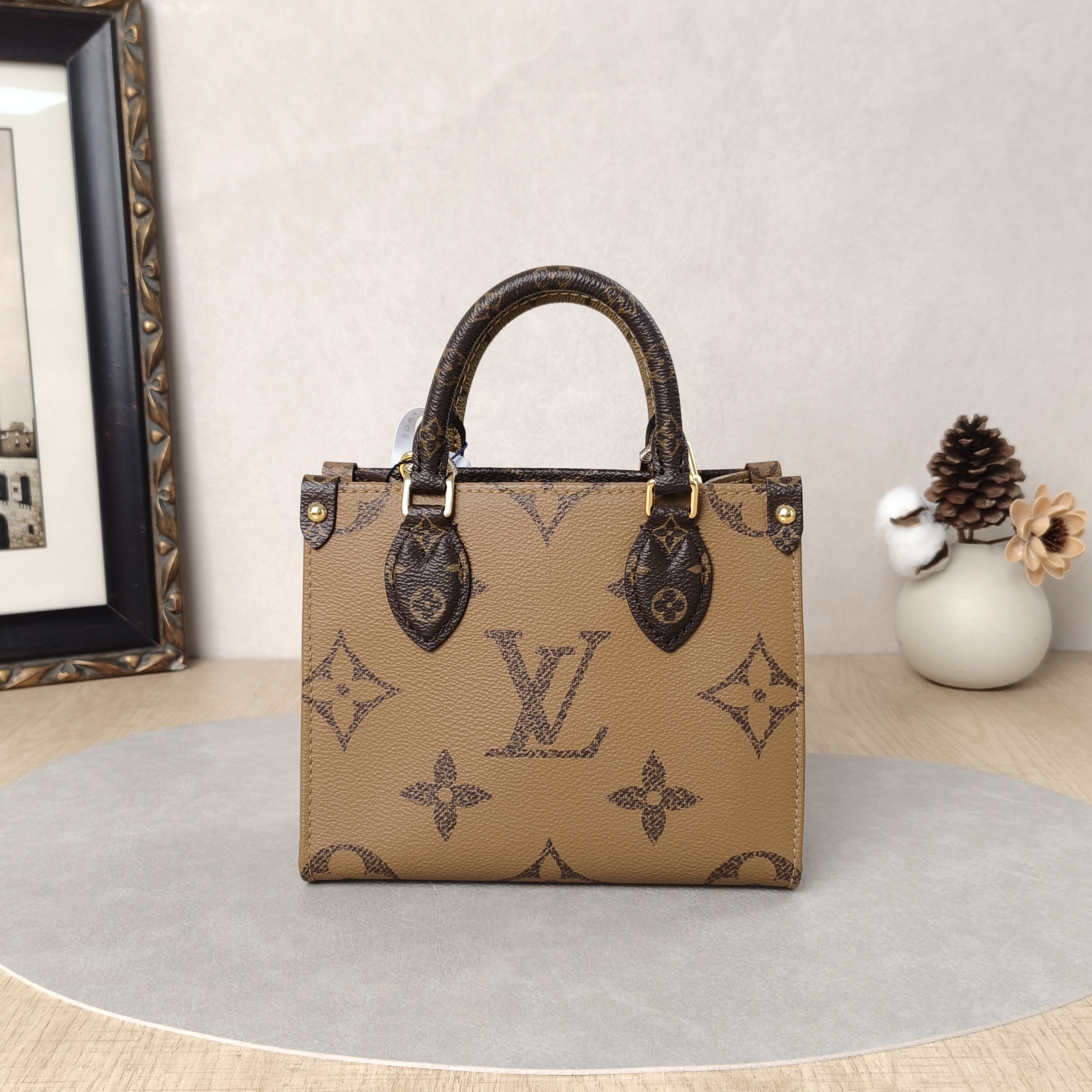 Louis Vuitton Crossbody Bag Onthego BB Monogram PVCBB18 × 8.5 × 15 cm