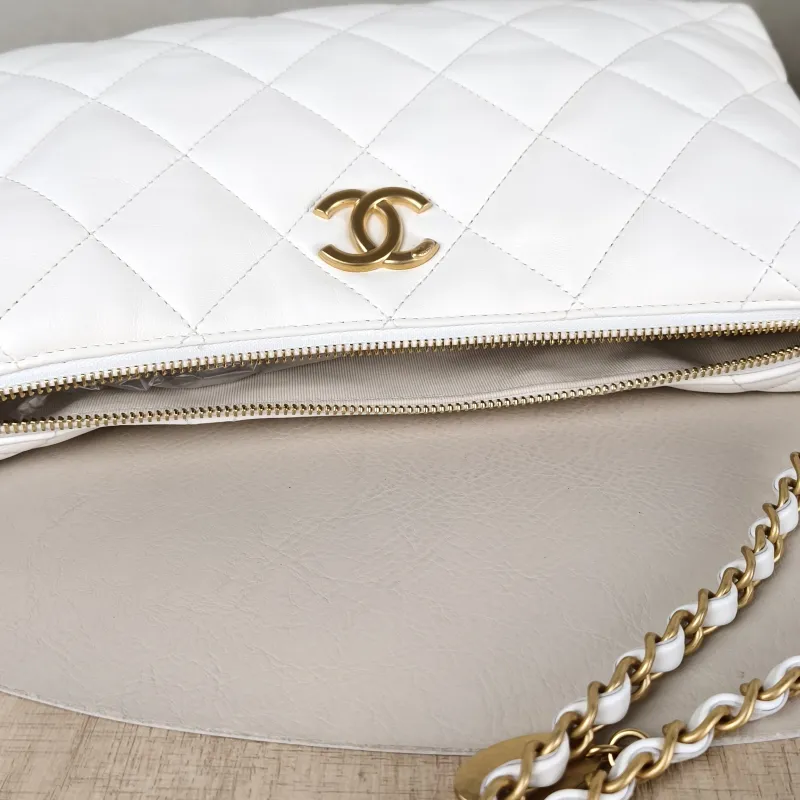 Chanel Shoulder Bag25s hobo White Lambskin Large32 × 6 × 20 cm — detail view 12 of 12