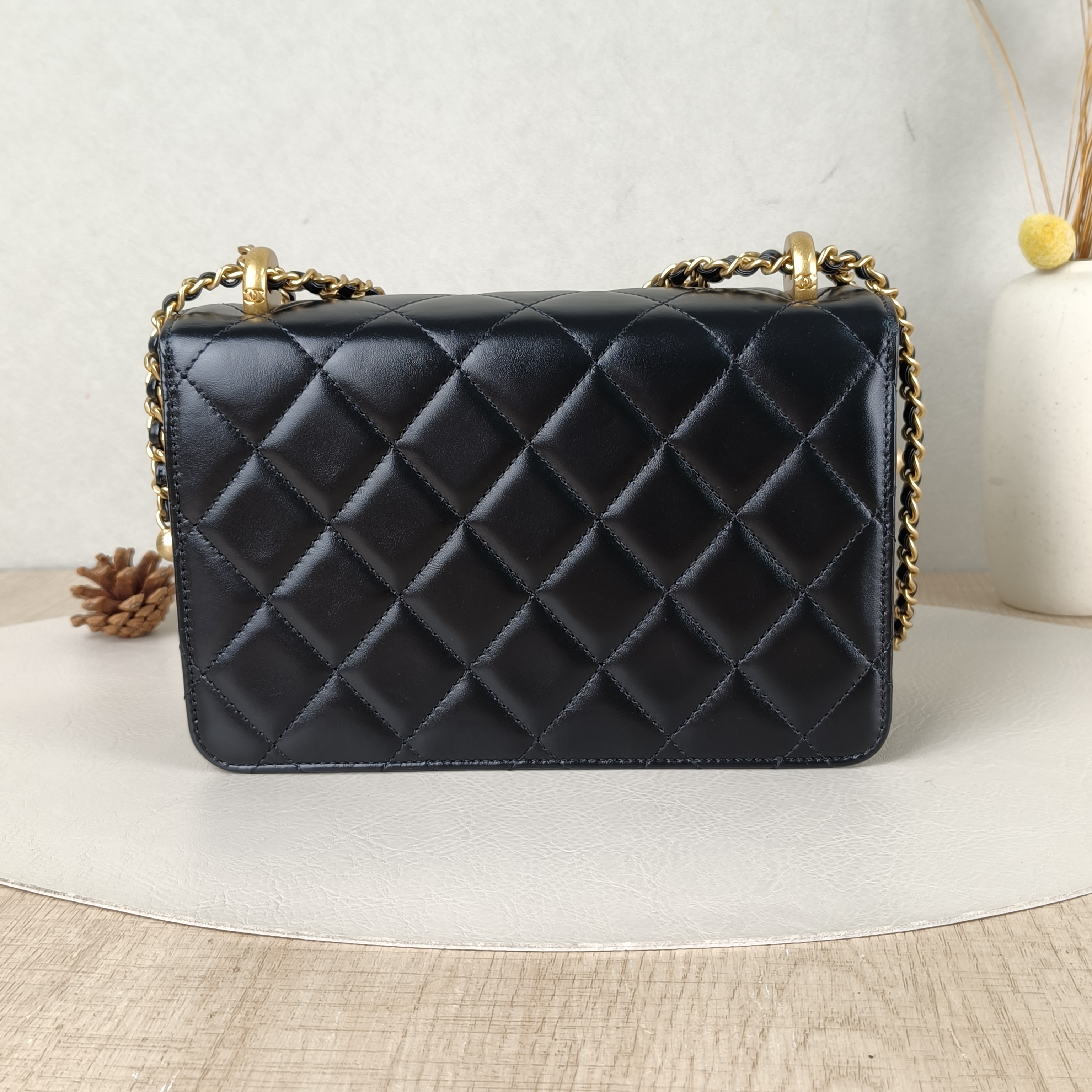 Chanel Crossbody Bag Black Calfskin Medium22 × 8 × 14.5 cm — cover view 2 of 6