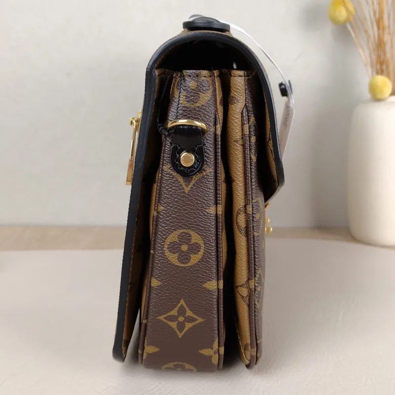 Louis Vuitton Crossbody Bag Pochette Métis Monogram Colorblock PVC Medium 25 × 7 × 19 cm — detail view 9 of 14