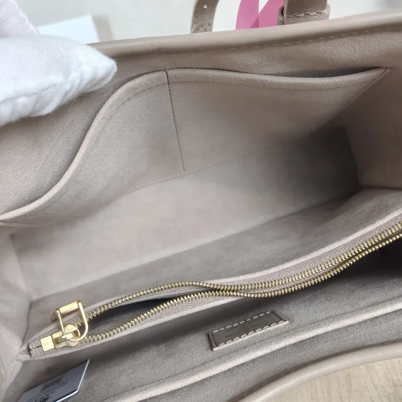 Louis Vuitton Shoulder Bag Babylone Tote Tote Bag Calfskin Small 31 × 13 × 21.5 cm — detail view 9 of 11