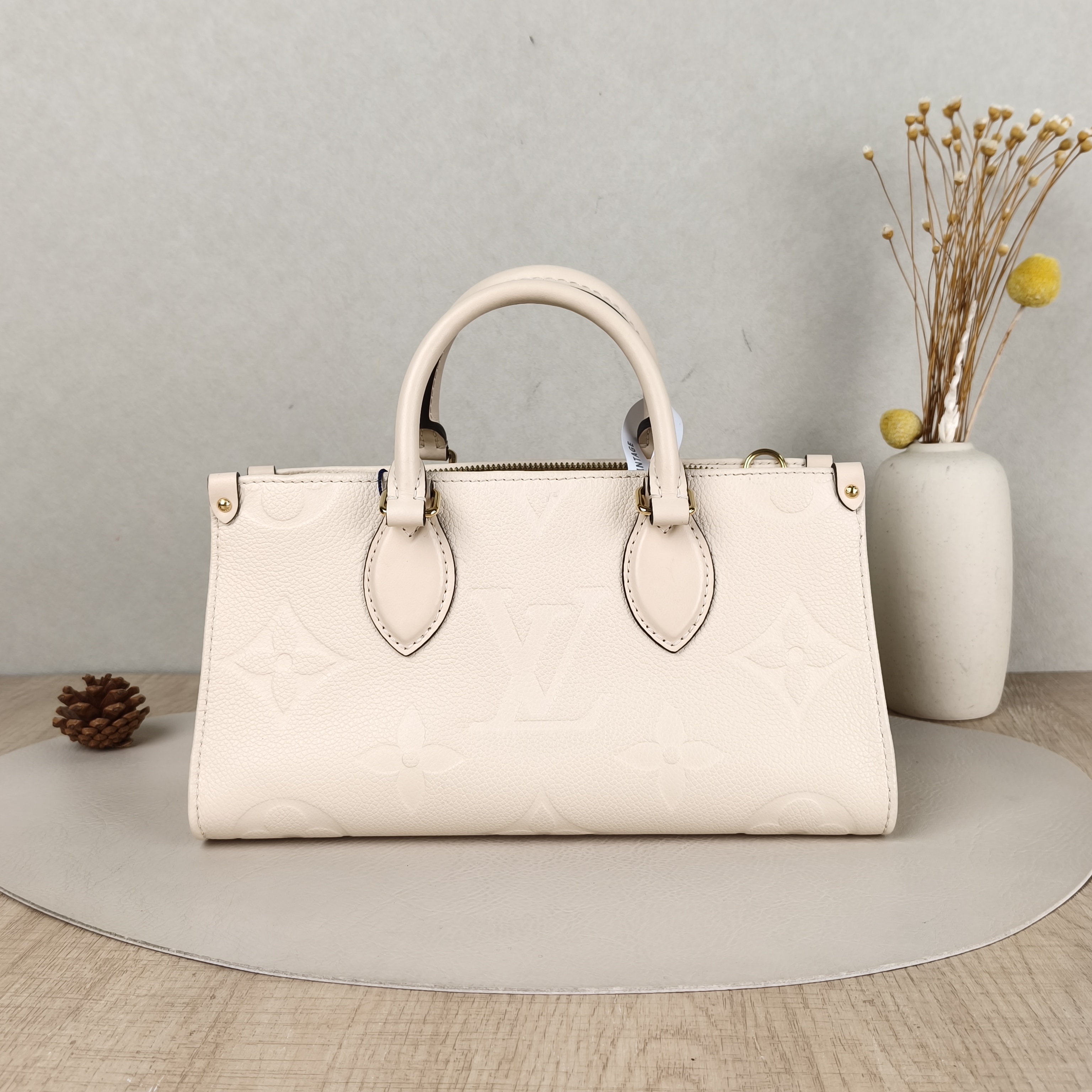 Louis Vuitton Crossbody Bag Onthego East West Two Straps White Empreinte Embossed Calfskin Small25 × 10 × 13 cm