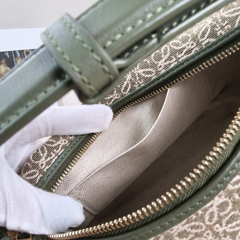 LOEWE Top Handle Bagcubi Vanity Case Bag Monogram Canvas Small20 × 11 × 15 cm — detail view 9 of 10