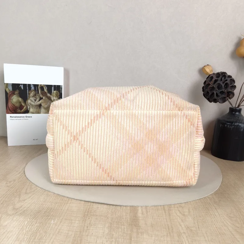 BURBERRY Shoulder Bag 30 × 17 × 38.5 cm — cover view 5 of 5