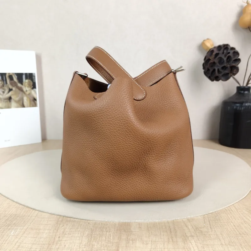 Hermès Top Handle Bag Picotin Lock 18 18 TC Calfskin Small 18 × 13 × 19 cm u — detail view 9 of 9