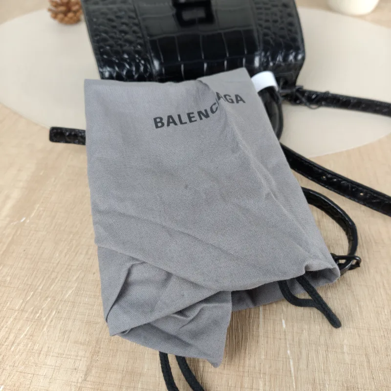 BALENCIAGA Crossbody Bag Hourglass Hourglass Bag Black Calfskinmini19 × 5 × 12 cm — detail view 4 of 13