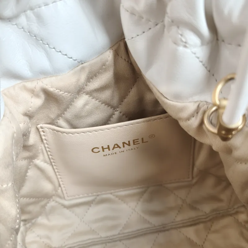 Chanel Shoulder Bag 22Bag White CC alfskin Mini 20 × 6 × 19 cm — detail view 4 of 10