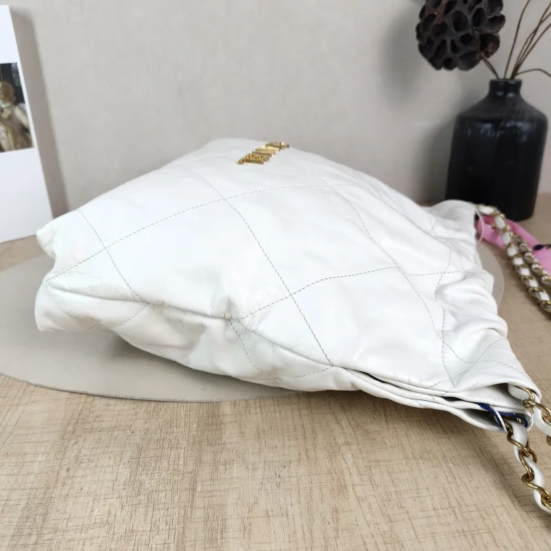 Chanel Shoulder Bag 22Bag White CC alfskin Small 35 × 7 × 37 cm — detail view 10 of 13