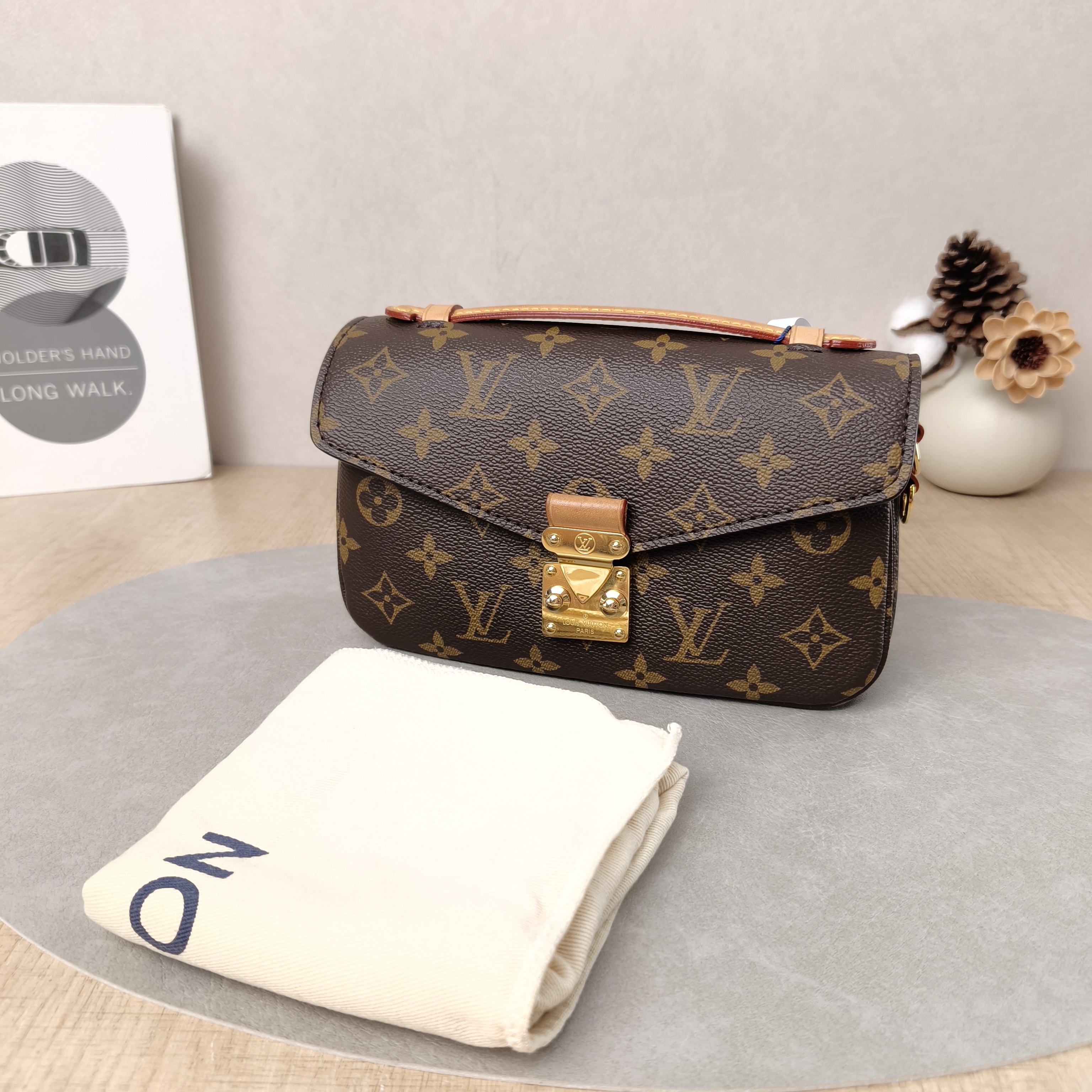 Louis Vuitton Crossbody Bag Pochette Métis East West Monogram PVC Small21.5 × 6 × 13.5 cm — cover view 3 of 6