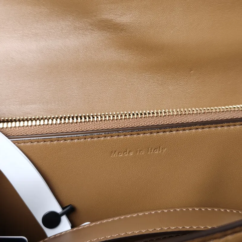 CELINE Crossbody Bag Classic Box CC alfskin Medium 24 × 7 × 18 cm — detail view 15 of 15