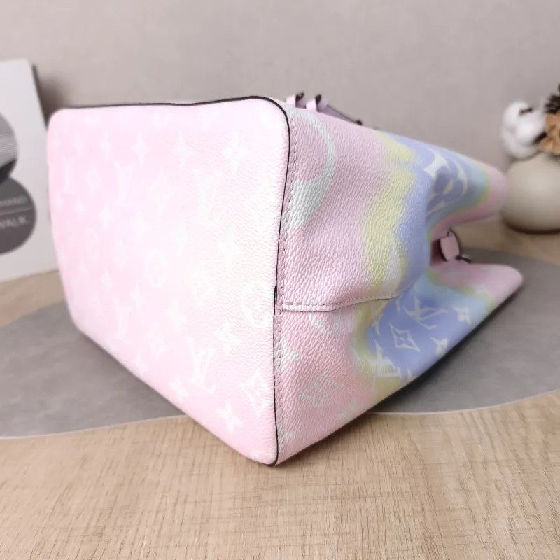 Louis Vuitton Shoulder Bag NÉONOÉ Bucket Bag PVC Medium 26 × 17.5 × 26 cm — detail view 6 of 9