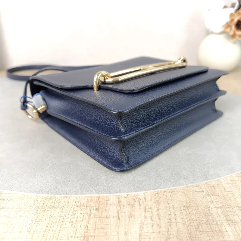 Hermès Crossbody Bag Roulis 19 Evercolor Calfskinmini18 × 6 × 15 cm — detail view 5 of 13