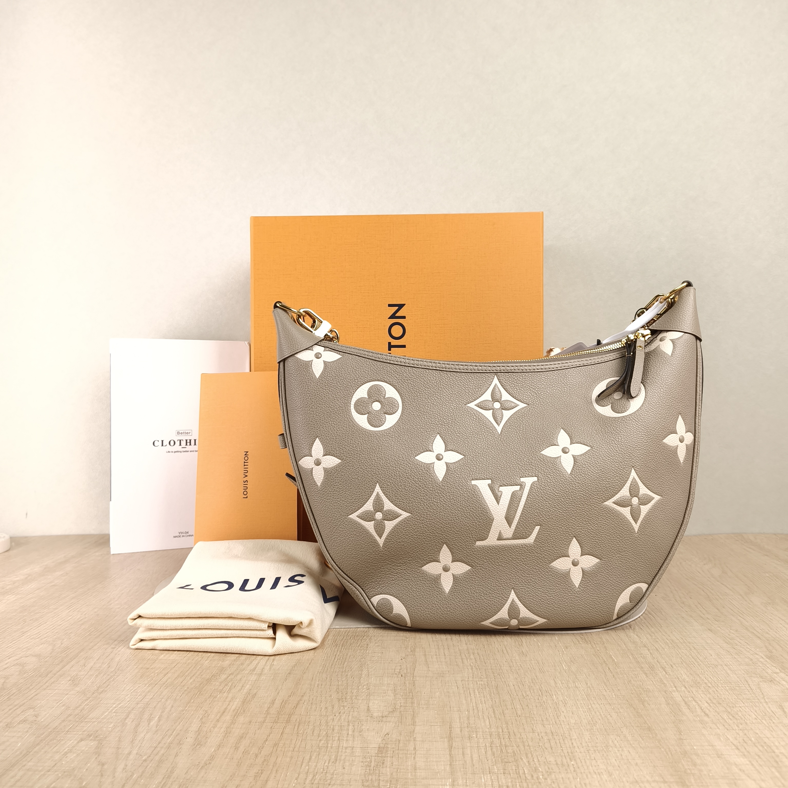 Louis Vuitton Crossbody Bag Loop Hobo · White Calfskin One Size38 × 10 × 26 cm — cover view 2 of 6